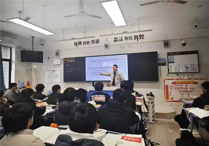 物理组张洋涛老师示范课.jpg 物理组张洋涛老师示范课.jpg