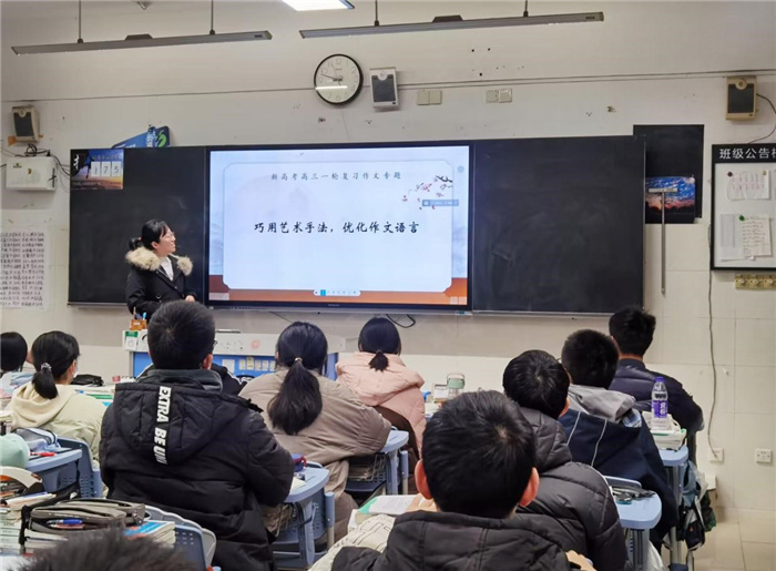语文组胡静老师.jpg 语文组胡静老师.jpg