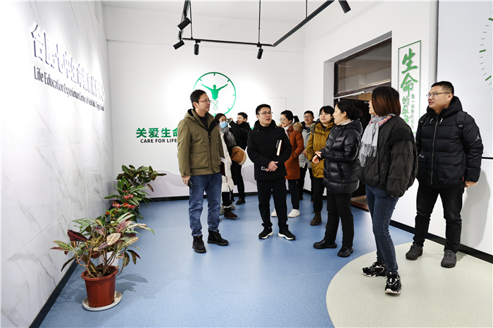 合肥一六八中学一行莅临luck18平台调研交流(图3) 合肥一六八中学一行莅临luck18平台调研交流(图3)