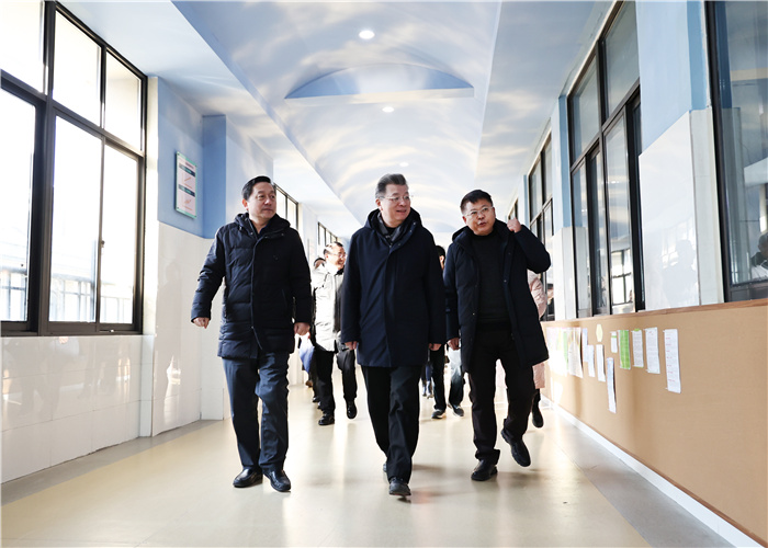 合肥市学生心理健康工作座谈会在luck18平台举行(图1) 合肥市学生心理健康工作座谈会在luck18平台举行(图1)