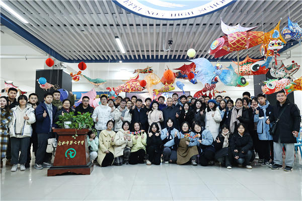 luck18平台开展“喜迎龙年·社团画展”活动(图2) luck18平台开展“喜迎龙年·社团画展”活动(图2)