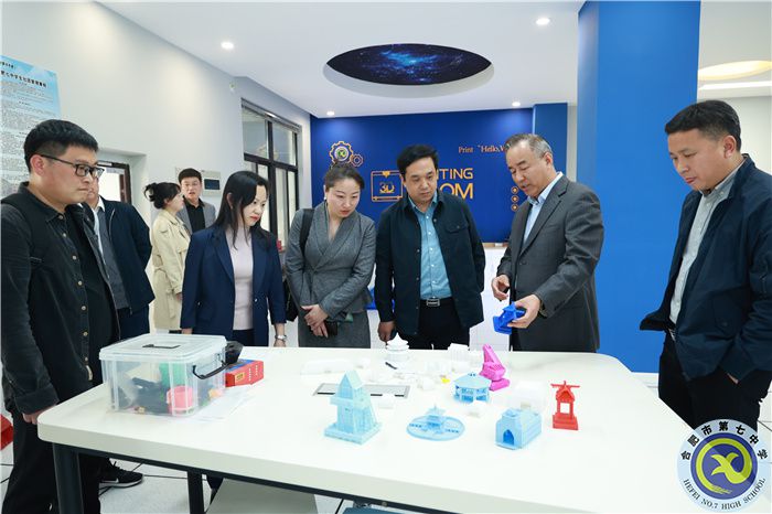 湖南省株洲市教育局考察团莅临luck18平台参观交流(图1) 湖南省株洲市教育局考察团莅临luck18平台参观交流(图1)