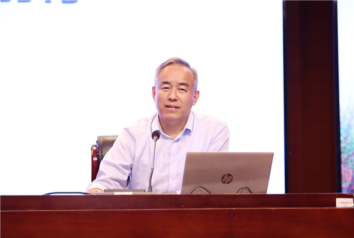 luck18平台召开全体教职工大会暨期中教育教学检查反馈会(图5)