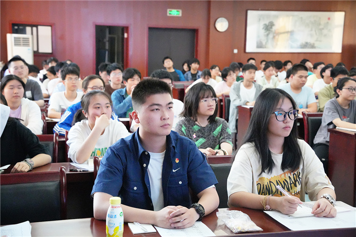 luck18平台召开全体团支书会议(图3)