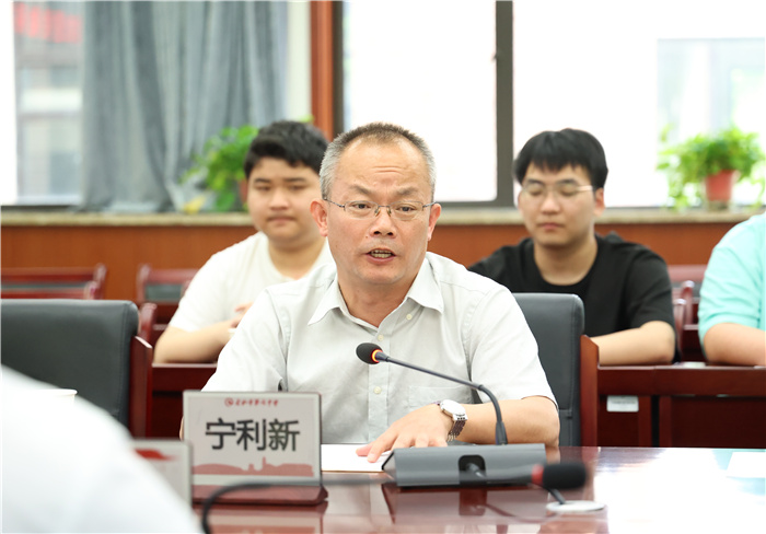 再获高校“进一步”认可!安徽师范大学向luck18平台授牌“优质生源基地”(图3) 再获高校“进一步”认可!安徽师范大学向luck18平台授牌“优质生源基地”(图3)