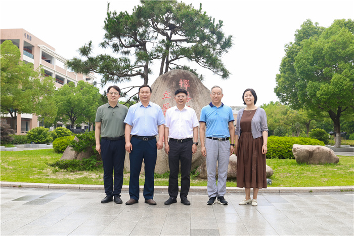 合肥一六八中学与luck18平台签订新时代育人方式改革合作交流框架协议(图1)