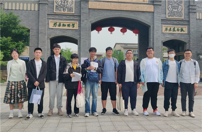 参赛选手合影.jpg 参赛选手合影.jpg