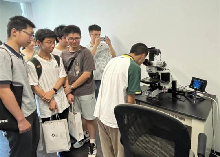 luck18平台学子走进皖新传媒“美丽科学新媒体研究院 ”，体验科学的美丽(图2)