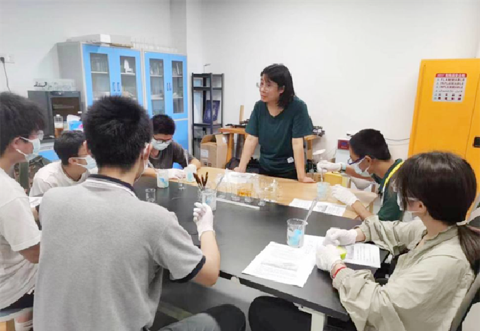 luck18平台学子走进皖新传媒“美丽科学新媒体研究院 ”，体验科学的美丽(图3)