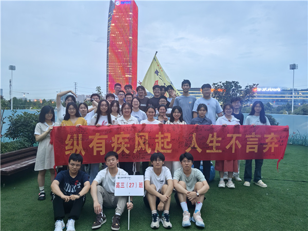 班级合照1.jpg 班级合照1.jpg