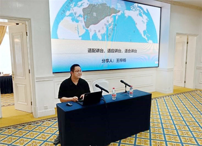 王梓杨.jpg 王梓杨.jpg
