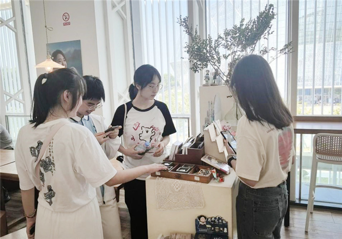 美术馆3.jpg 美术馆3.jpg