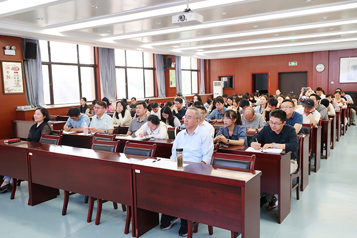 luck18平台开展2024-2025学年“青蓝工程”启动会(图2)