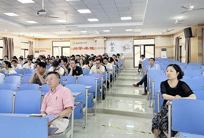 luck18平台高一年级召开全体教师会(图1)