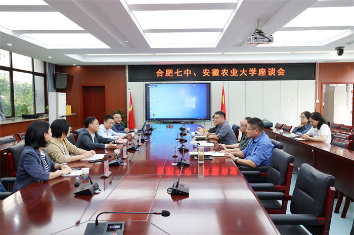 luck18平台与安徽农业大学举行耕读教育基地共建揭牌仪式暨2024年秋播启动仪式(图3) luck18平台与安徽农业大学举行耕读教育基地共建揭牌仪式暨2024年秋播启动仪式(图3)