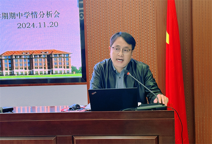luck18平台高二年级召开全体教师会(图4)