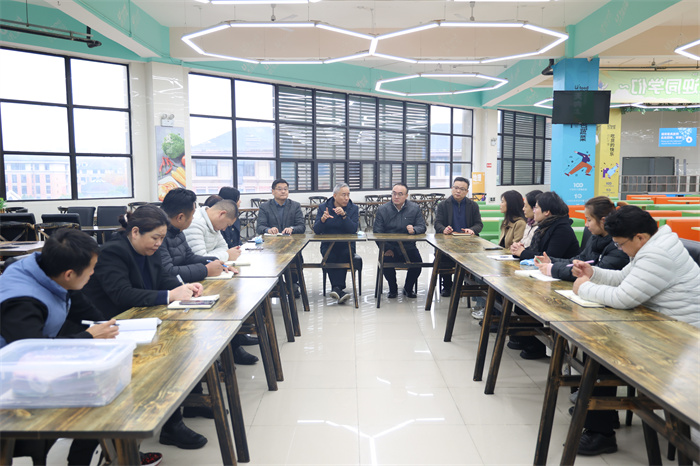 食堂现场办公会.jpg 食堂现场办公会.jpg