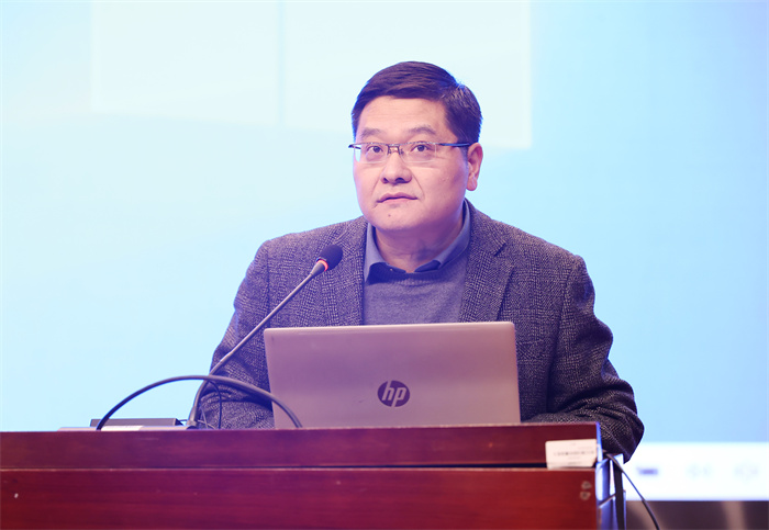 luck18平台召开2024-2025学年第一学期第二次全体教职工大会(图5)