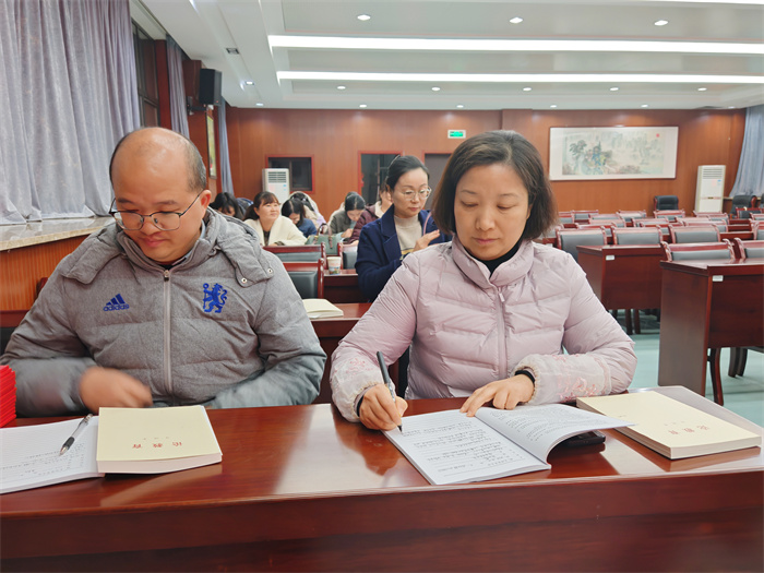 luck18平台第一党支部召开全体党员大会(图2) luck18平台第一党支部召开全体党员大会(图2)