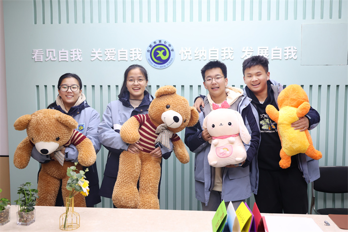 luck18平台开展校园科技文化艺术节之生命教育系列活动(图1)