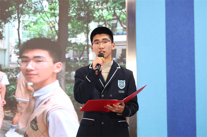 高二11班杨思哲.jpg 高二11班杨思哲.jpg