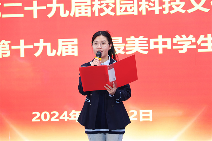 高二4班魏璐朵儿.jpg 高二4班魏璐朵儿.jpg
