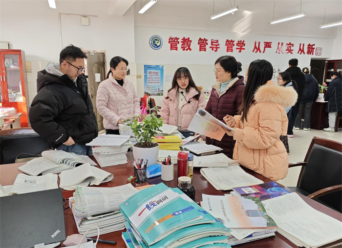 政治组评课.jpg