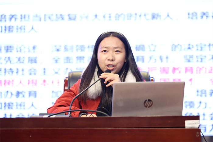 袁璇.jpg 袁璇.jpg
