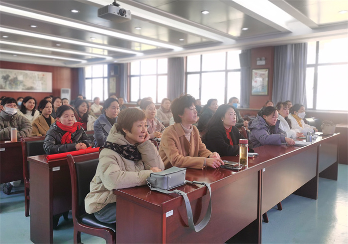 luck18平台高一年级召开期末家委会会议(图2)