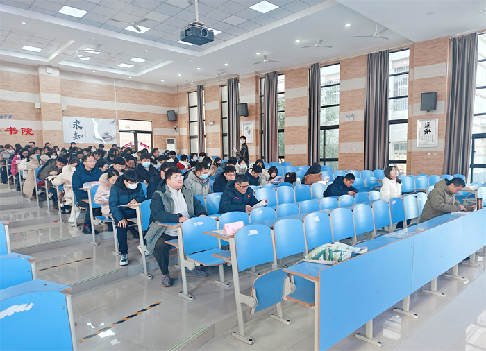 luck18平台高二年级召开2024-2025学年第二学期全体教师会议(图1) luck18平台高二年级召开2024-2025学年第二学期全体教师会议(图1)