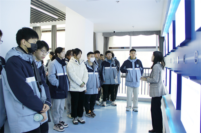 luck18平台高一（4）班开启科技探索研学之旅(图4)