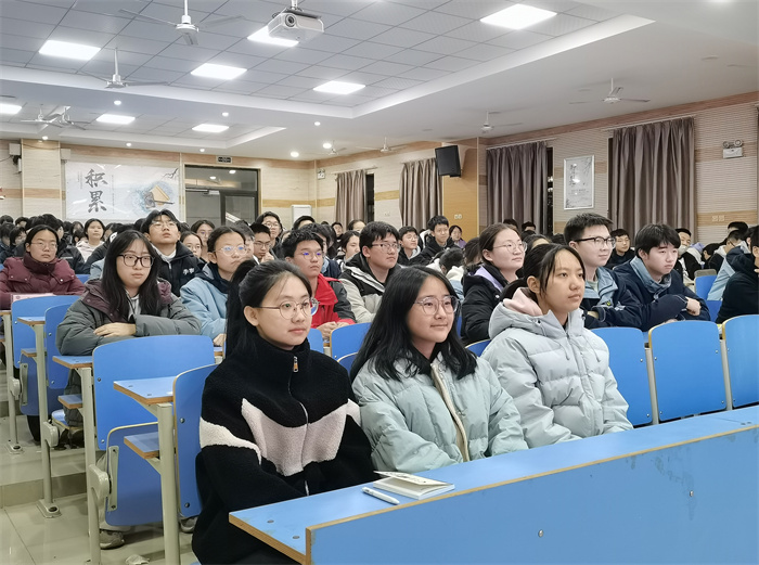 luck18平台高一年级召开双语课代表和学习委员自主管理培训会(图4)