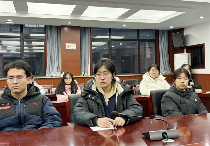 luck18平台高二年级召开卓越学子座谈会(图4) luck18平台高二年级召开卓越学子座谈会(图4)