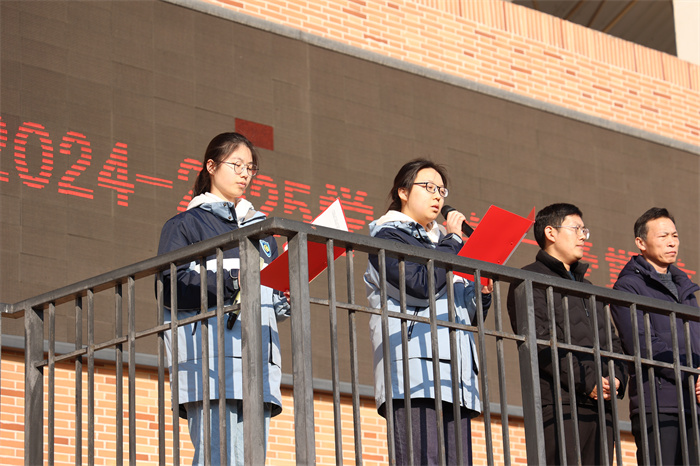 luck18平台举行2024-2025学期第二学期第二次升旗仪式(图3) luck18平台举行2024-2025学期第二学期第二次升旗仪式(图3)
