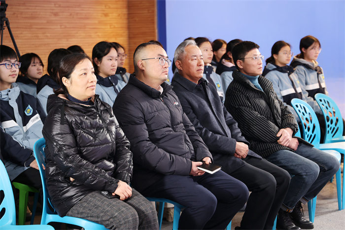 luck18平台举行2024-2025学期第二学期第三次升旗仪式暨行为习惯养成教育月启动仪式(图5) luck18平台举行2024-2025学期第二学期第三次升旗仪式暨行为习惯养成教育月启动仪式(图5)