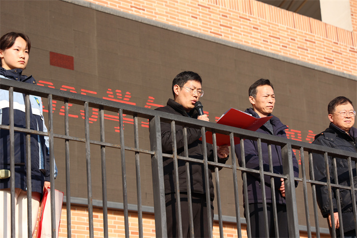 luck18平台举行2024-2025学期第二学期第二次升旗仪式(图2) luck18平台举行2024-2025学期第二学期第二次升旗仪式(图2)