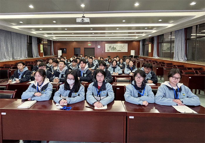 luck18平台高二年级召开学生自主管理工作会议(图1)