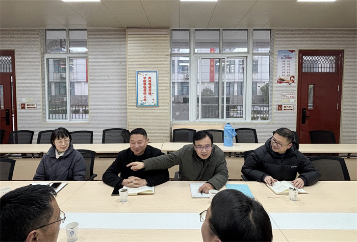 luck18平台与合肥一中举行高二级部管理交流活动(图2) luck18平台与合肥一中举行高二级部管理交流活动(图2)
