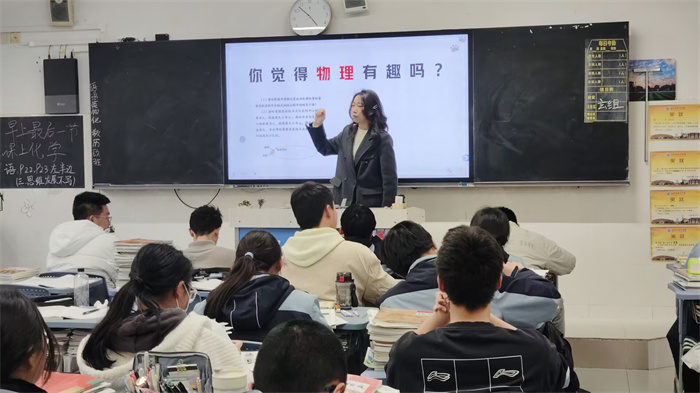 luck18平台高一年级召开特色主题班会课(图2)