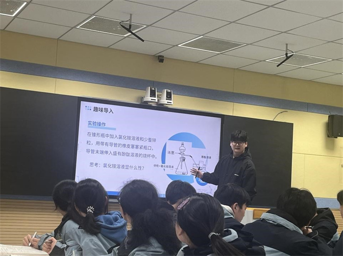 紫蓬分校骆春雨老师上课.jpg