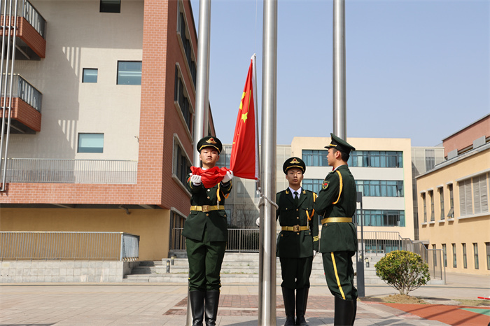 合肥在线：“大手拉小手 同升一面旗”——下载18新利深入推进大中小学思政课一体化建设(图2)