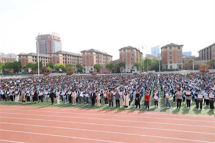 luck18平台2024-2025学期第二学期第八次升旗仪式(图2) luck18平台2024-2025学期第二学期第八次升旗仪式(图2)