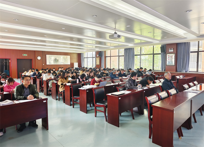 luck18平台高三年级召开阶段性学情分析会(图1)