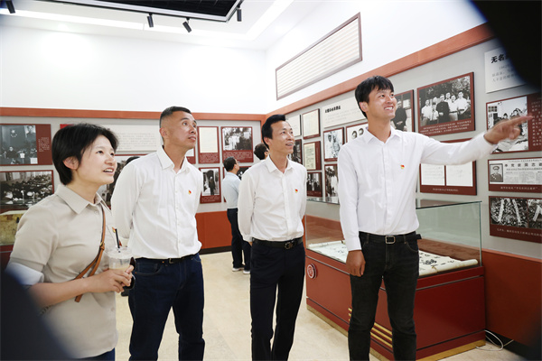 luck18平台行政党支部开展主题党日活动(图3) luck18平台行政党支部开展主题党日活动(图3)