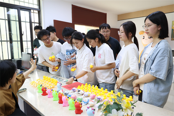 525心理健康日|“一起来解‘鸭’”趣味减压活动欢乐回归(图9)