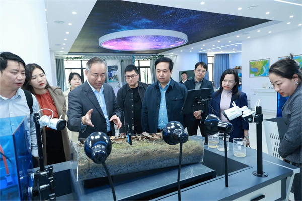 湖南省株洲市教育局考察团.jpg