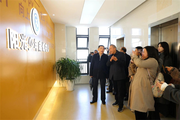 广东省东莞市教育代表团.jpg