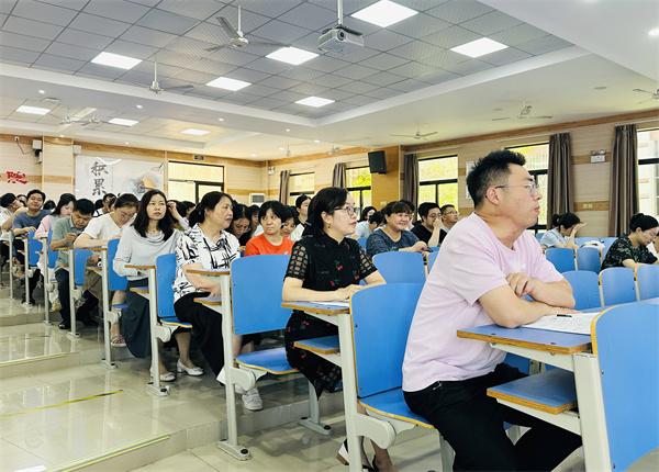 luck18平台高一年级召开全体教师会暨期末考务会(图1)