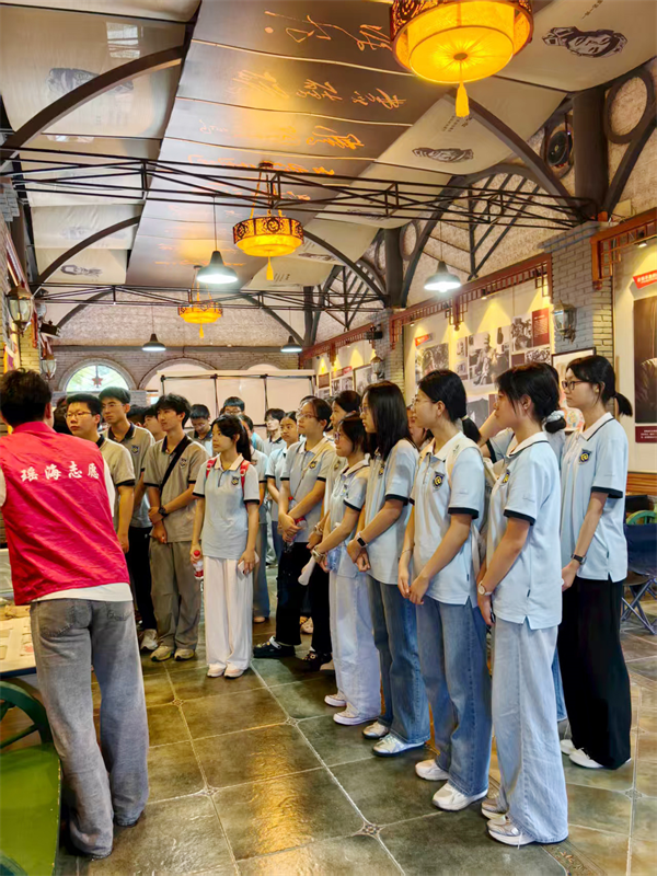 luck18平台高一（10）班赴雷锋馆开展暑期社会实践活动(图3)