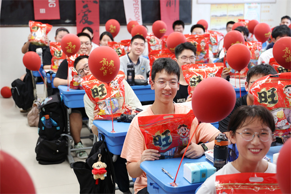 新学期“满电”出发！luck18平台高三年级活力返校(图5)
